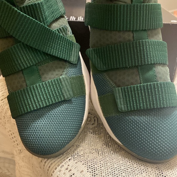 Nike Lebron 11 Celtics soldier basketball shoes. - Picture 6 of 8
